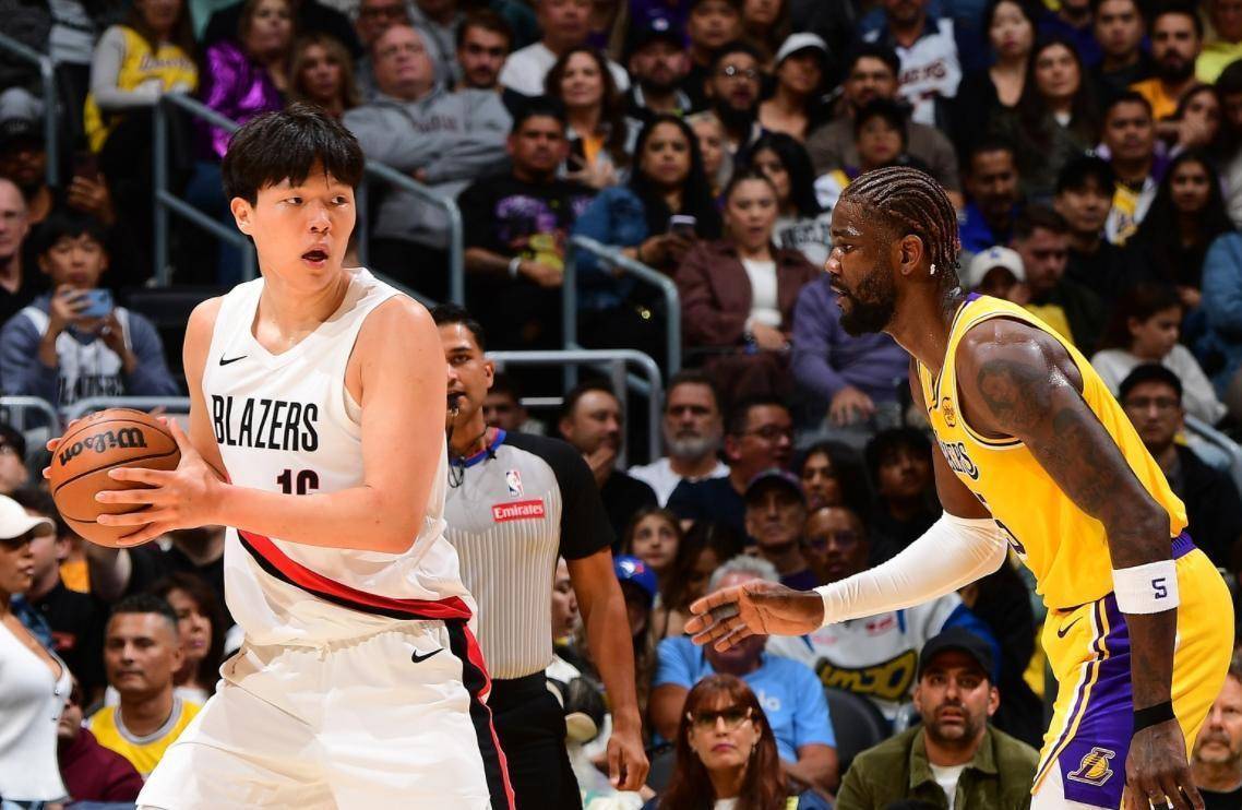 爱游戏欢迎页赛地聚焦：CBA常规赛国际比赛日热度飙升，俄克拉荷马雷霆远射贴柱，质疑声仍在，更衣室氛围转暖的简单介绍