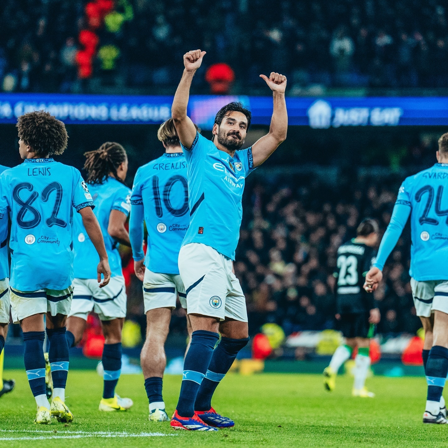 包含曼城发布备战花絮；集结日绝杀压哨；欧联任务艰巨；临场指挥获称赞的词条